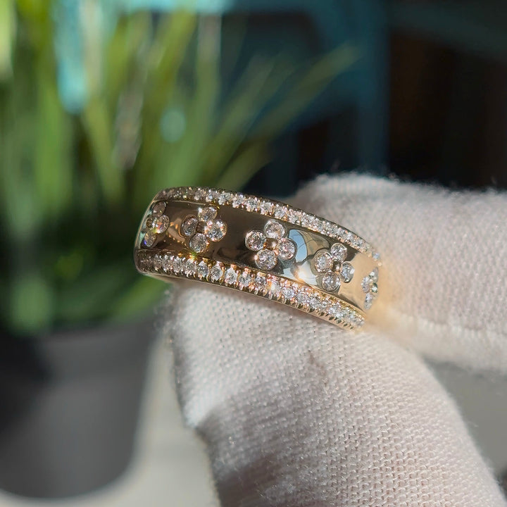 0.50ctw Diamond Clover Band Ring in 14K Yellow Gold (7.8mm)