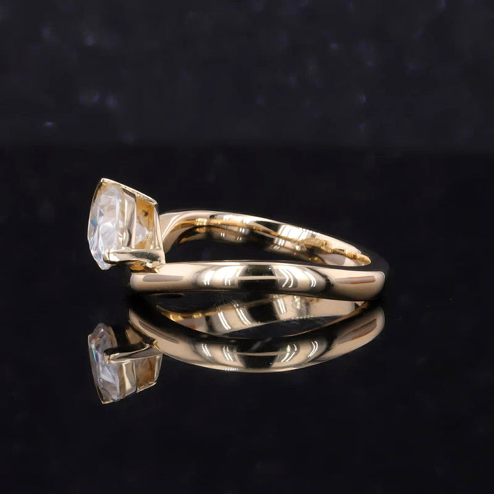 6x8mm, 1.25ct Pear Cut with Moissanite Curved Ring in 14K/18K Yellow Gold