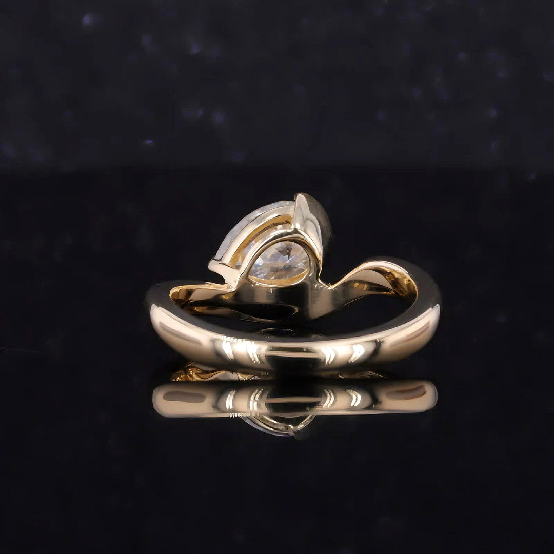 6x8mm, 1.25ct Pear Cut with Moissanite Curved Ring in 14K/18K Yellow Gold