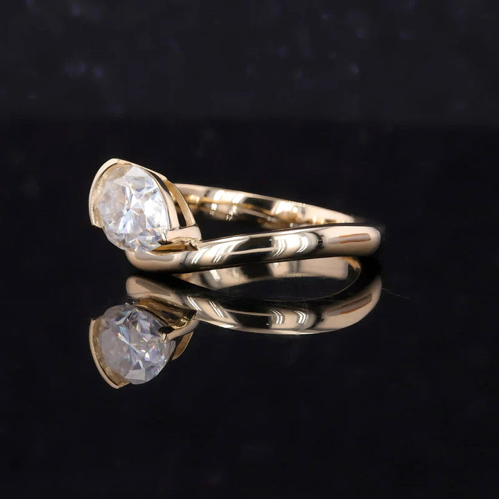 6x8mm, 1.25ct Pear Cut with Moissanite Curved Ring in 14K/18K Yellow Gold