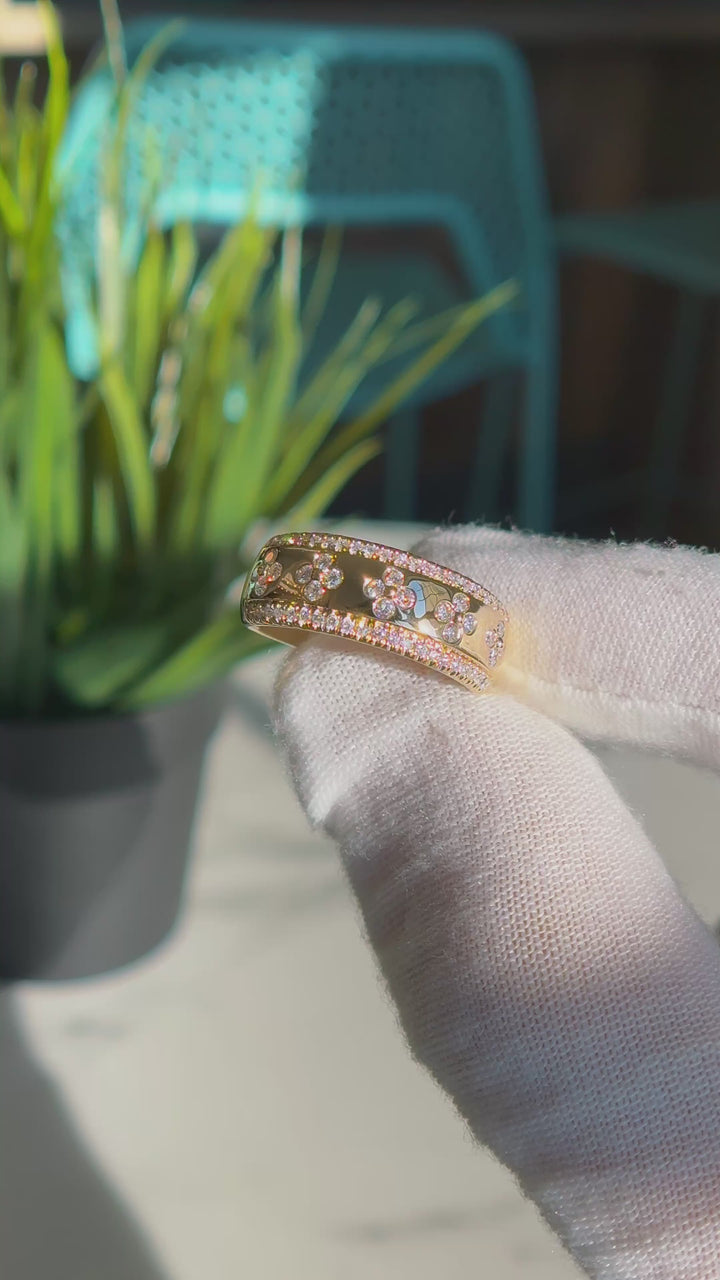 0.50ctw Diamond Clover Band Ring in 14K Yellow Gold (7.8mm)