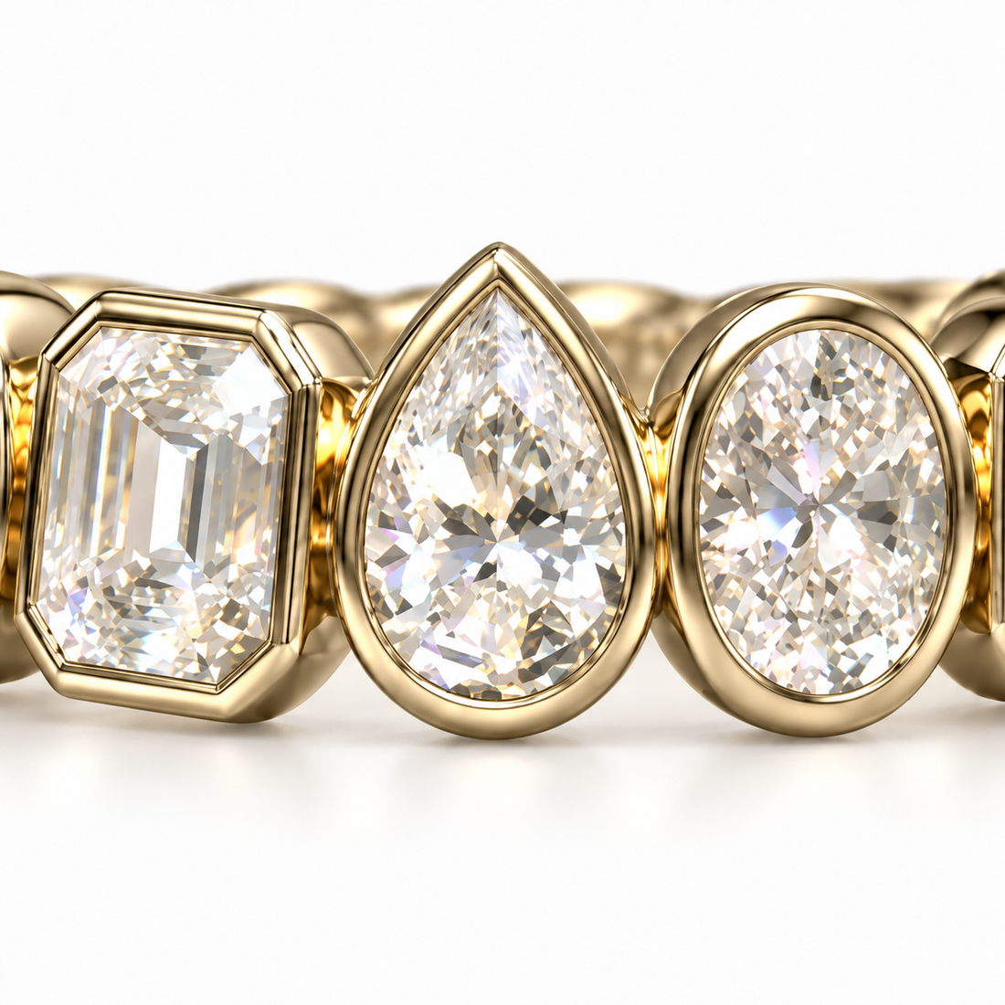 The Mosaic in 14K yellow gold, close-up of the emerald, pear and oval bezels