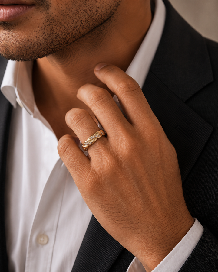 The Vine Twist — 5mm Diamond Wedding Band