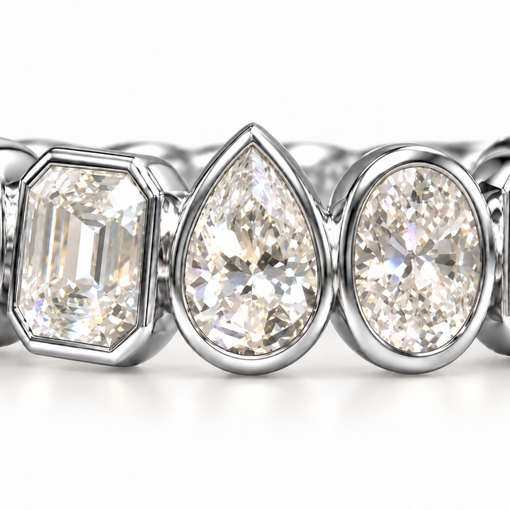 The Mosaic in 14K white gold, close-up of the emerald, pear and oval bezels