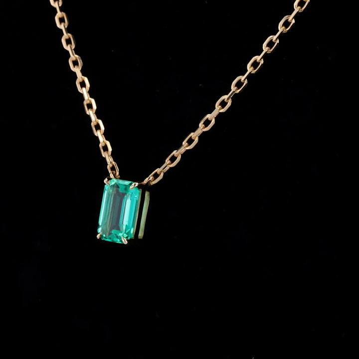 5x7mm, 1.00ct Lab-Grown Colombian Emerald Classic Pendant with Rolo Necklace in 14K Yellow Gold