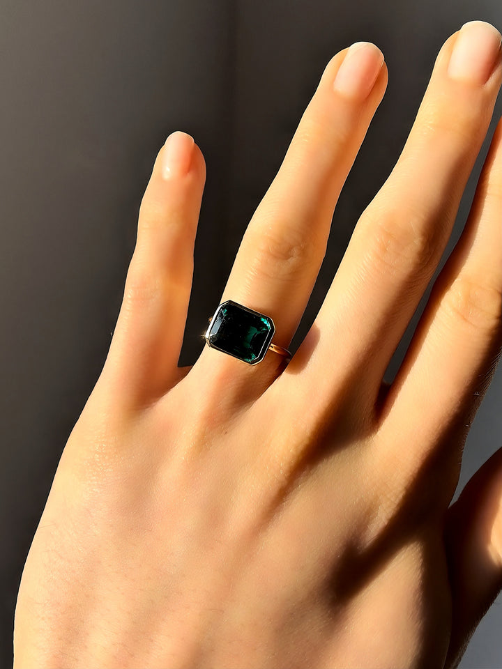 9x11mm, 4.60ct Lab-Grown Zambian Emerald East-to-West Bezel Set Ring in 14K Yellow Gold