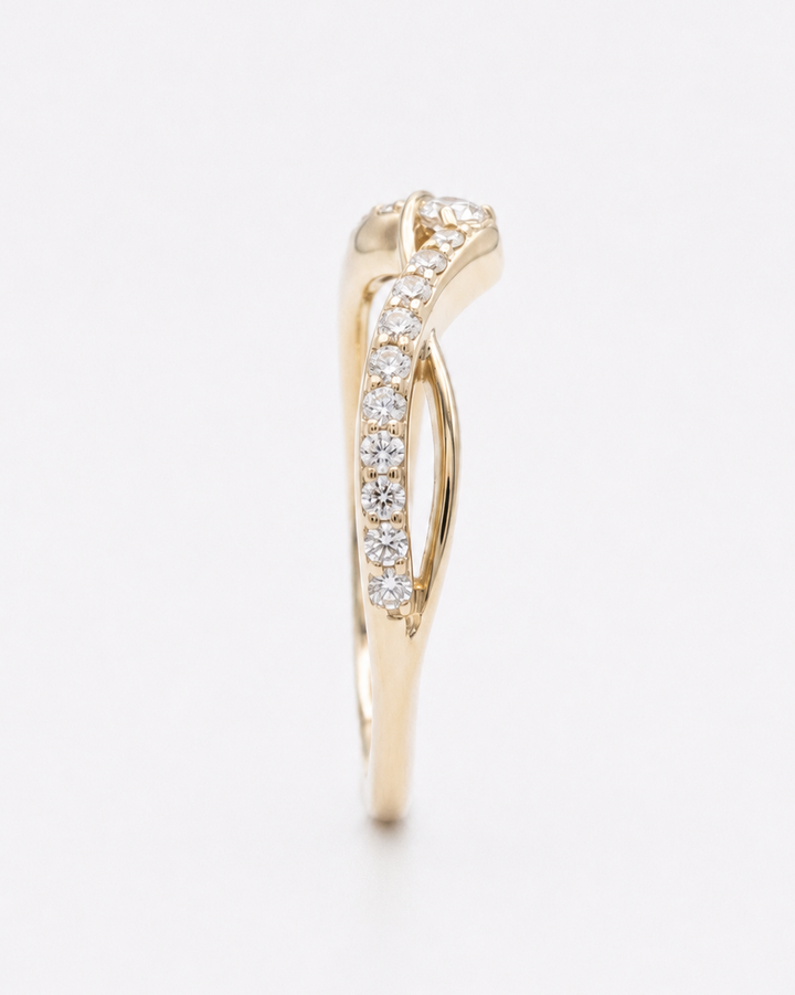 The Chevron Twist — 1.5mm Diamond Wedding Band (0.25ctw)