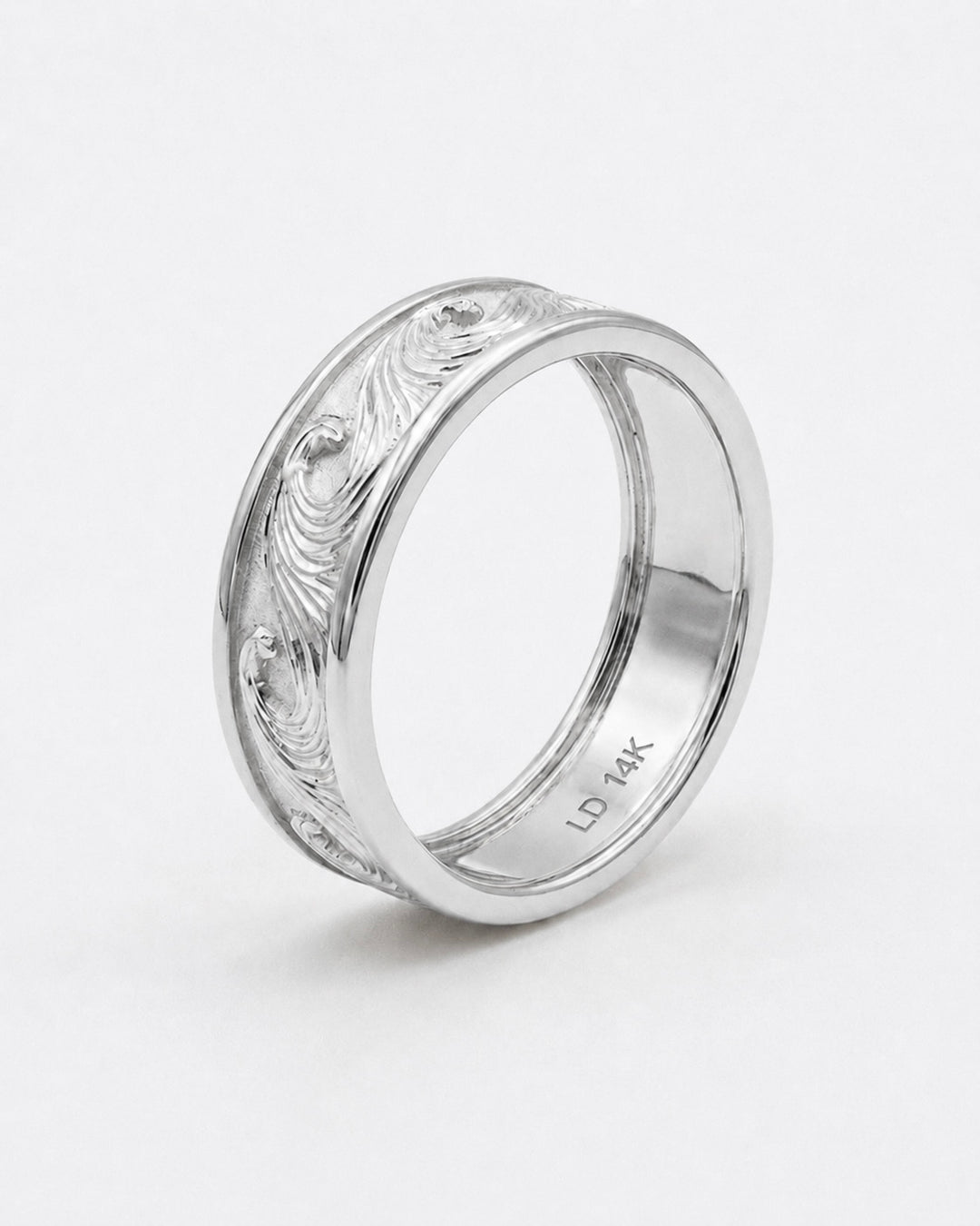 The Kanagawa — 7mm Ocean Wave Solid Gold Wedding Band