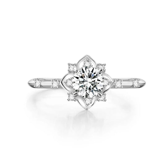 0.6-0.7ct Round Cut VVS1 Diamond Flower Ring in 18K Solid White Gold