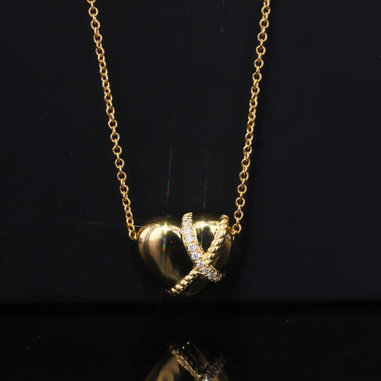 Gold Heart Diamond Pendent Necklace in 18K Yellow Gold