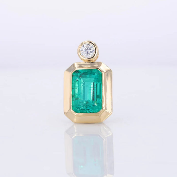 7x10mm, 2.50ct Lab-Grown Colombian Emerald with Diamond Pendant in 18K Yellow Gold