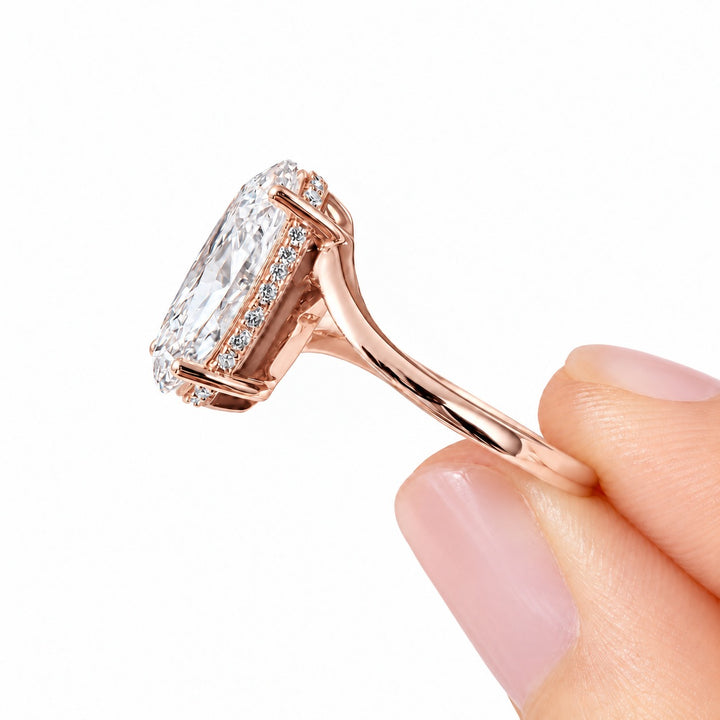 The Arcadia in 14K rose gold, close-up in hand