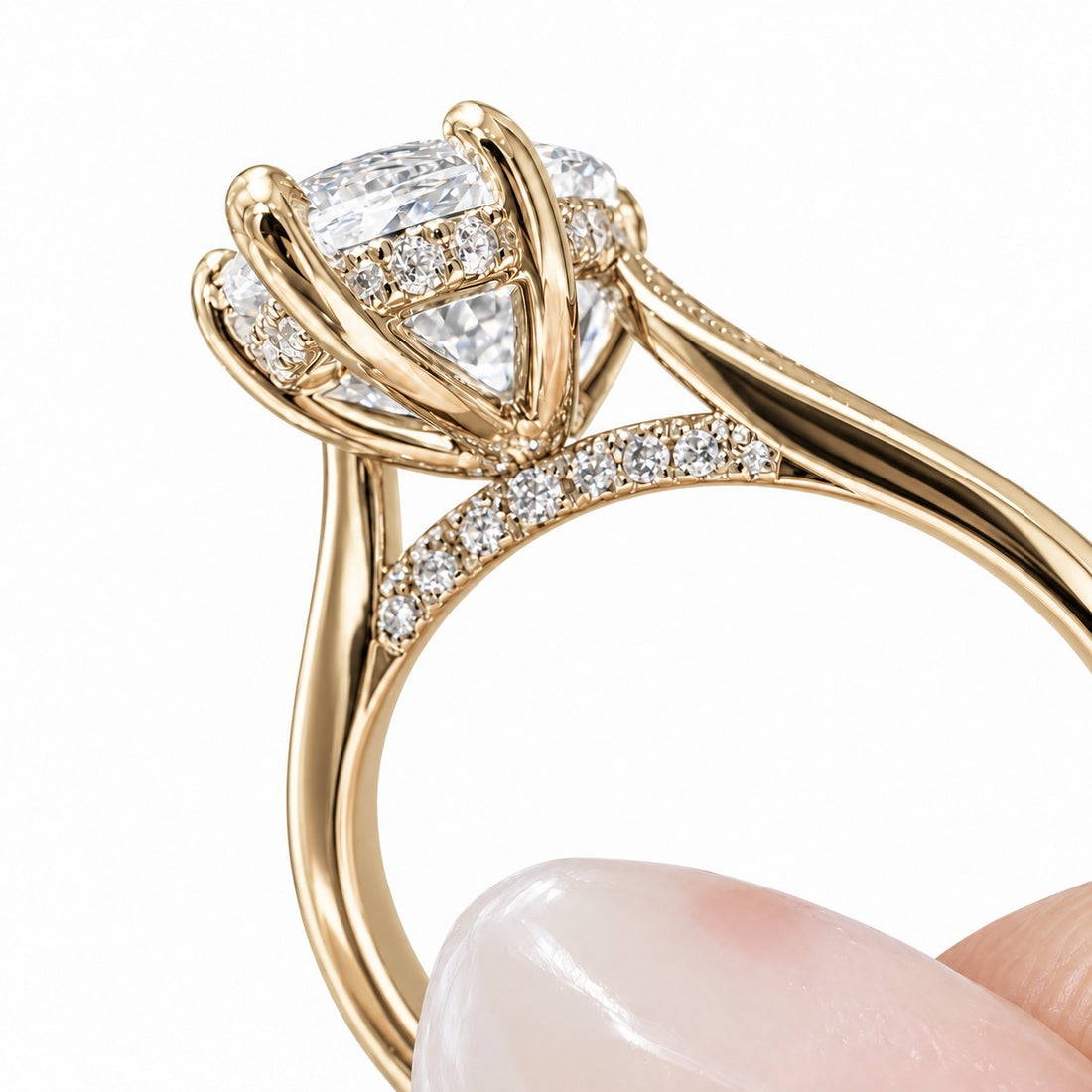 The Aurora in 14K yellow gold, close-up detail