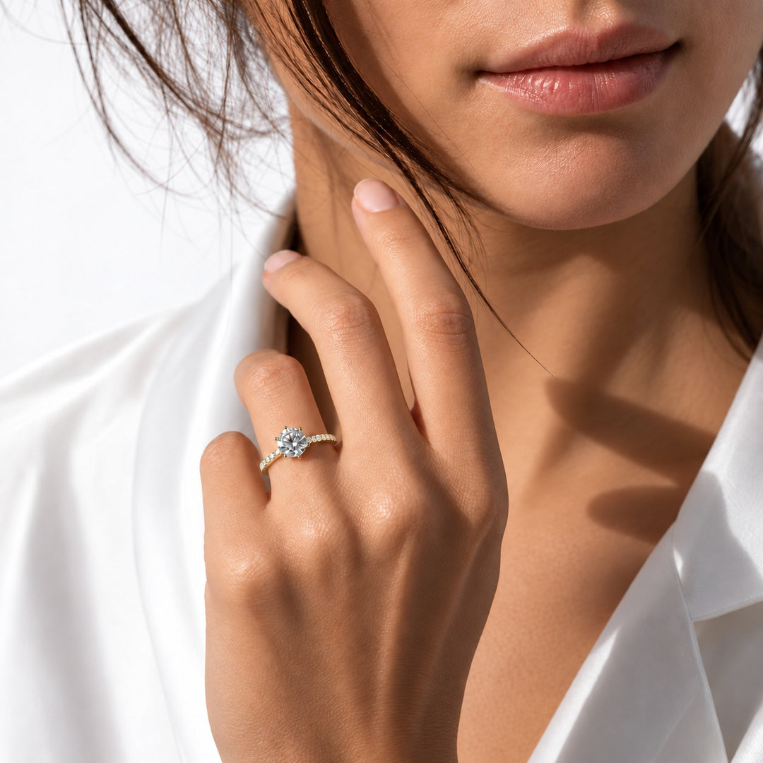 The Crown in 14K yellow gold, on the hand