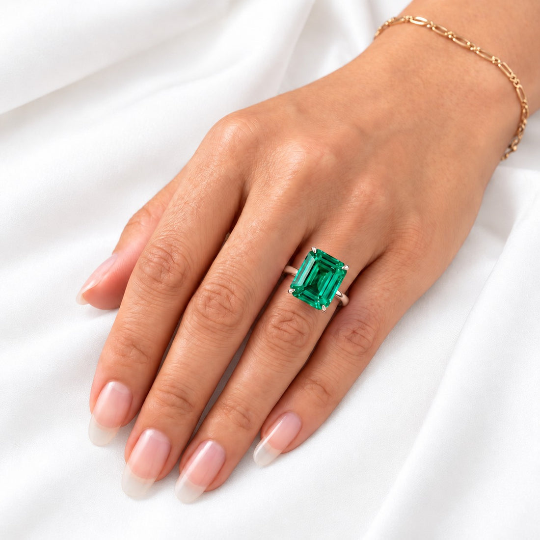 The Prime — Emerald Ring in 14K rose gold, on the hand