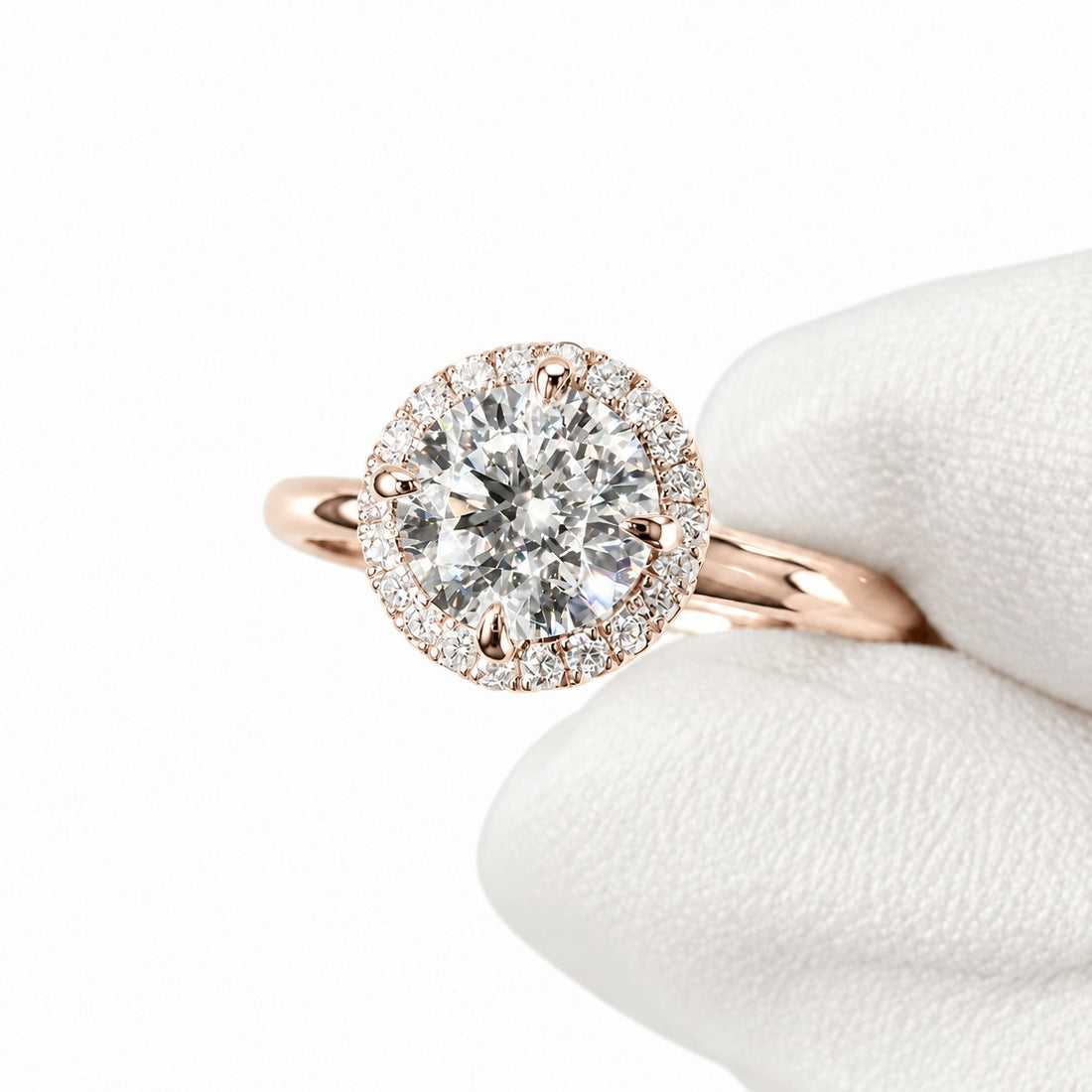 The Floating Halo in 14K rose gold, close-up in hand