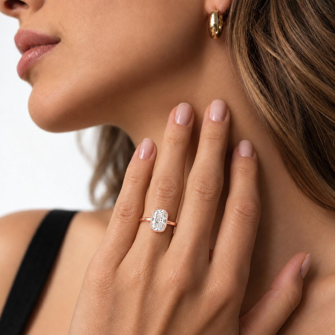 The Frame in 14K rose gold, on the hand