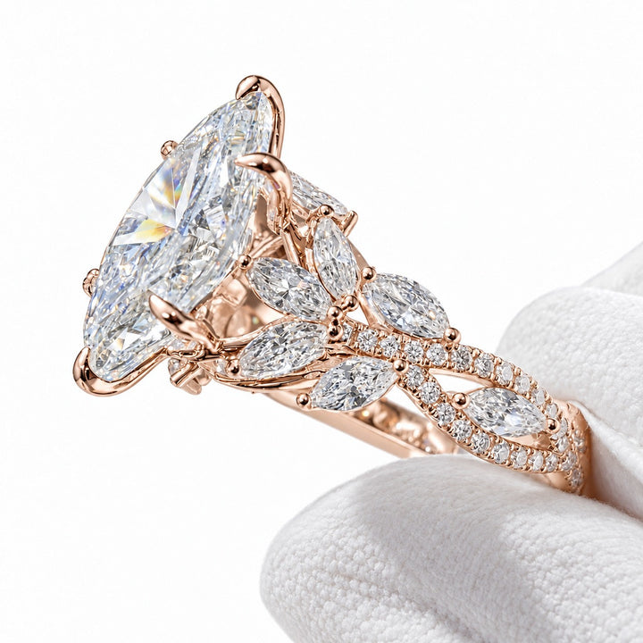 The Gardenia in 14K rose gold, close-up detail