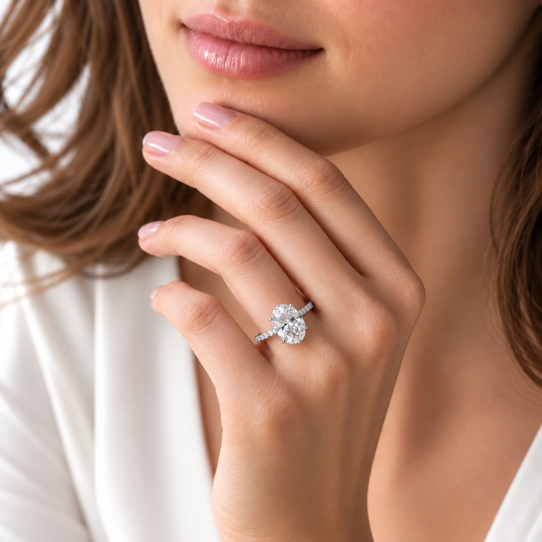 Lotus Lace Bold in 14K white gold or platinum, on the hand