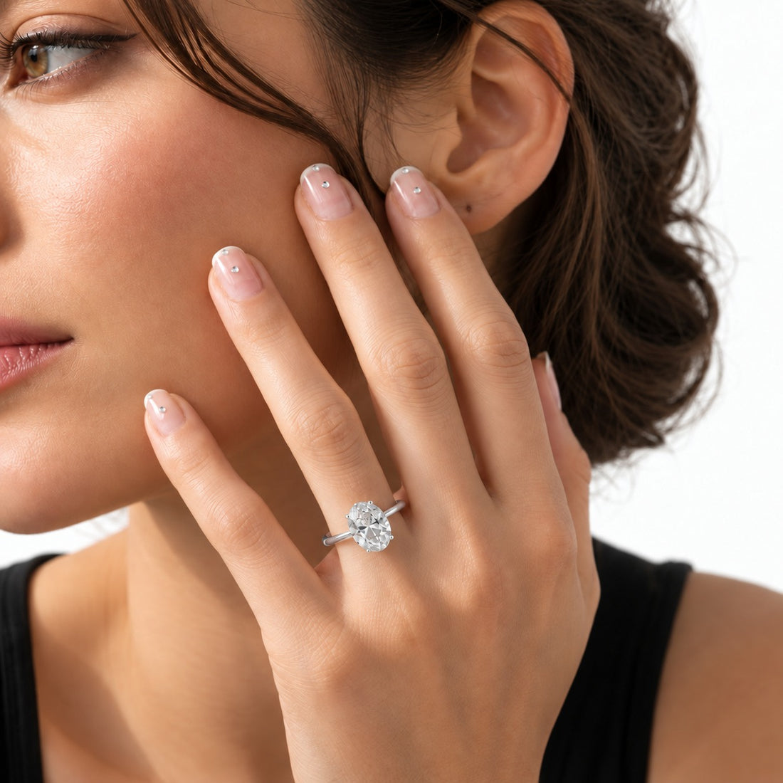 The Lotus Lace in 14K white gold, on the hand