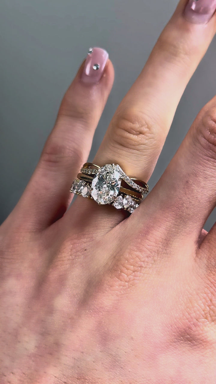 The Chevron Twist — 1.5mm Diamond Wedding Band (0.25ctw)