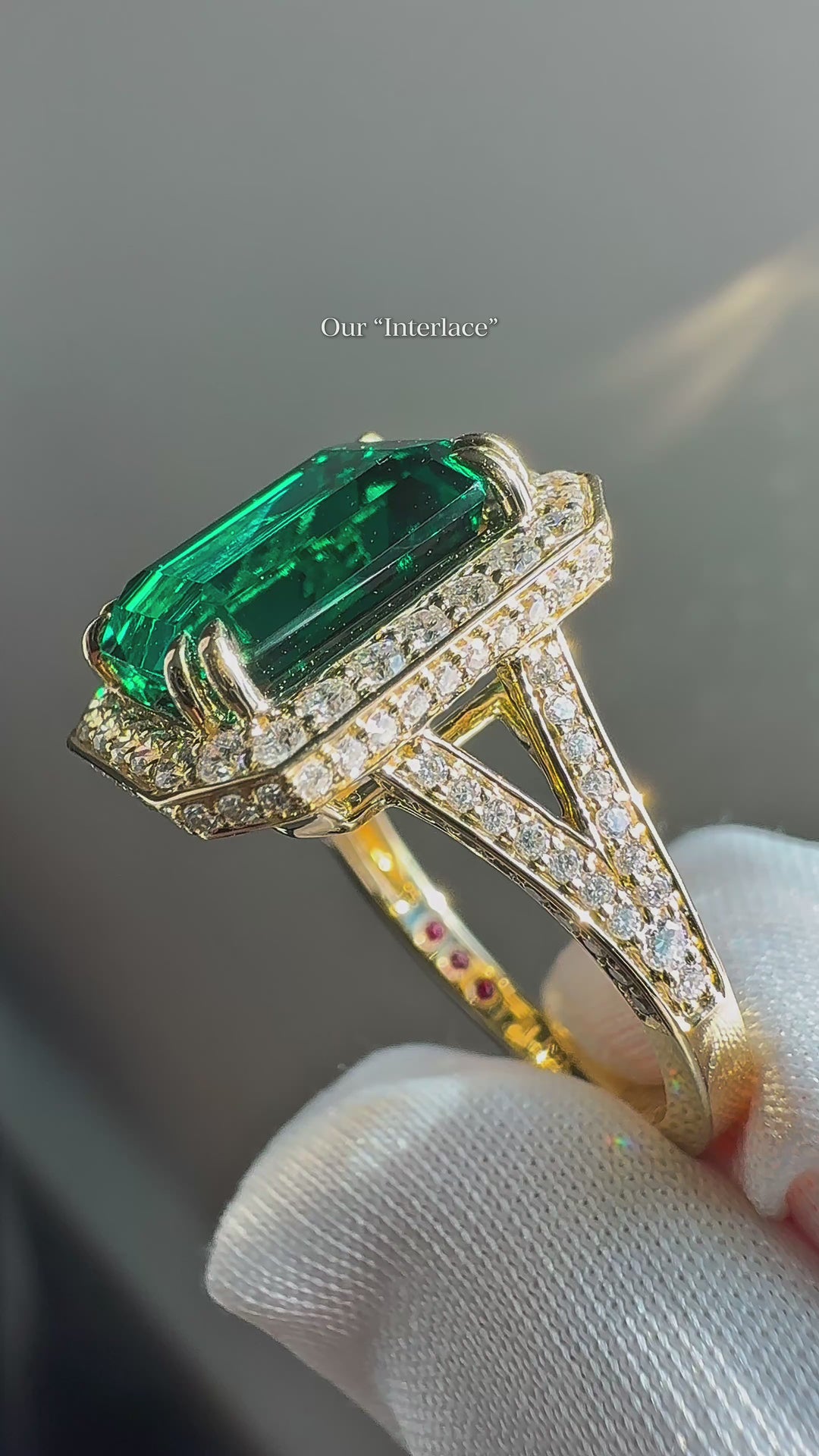 The Interlace — Split Pavé Emerald Halo