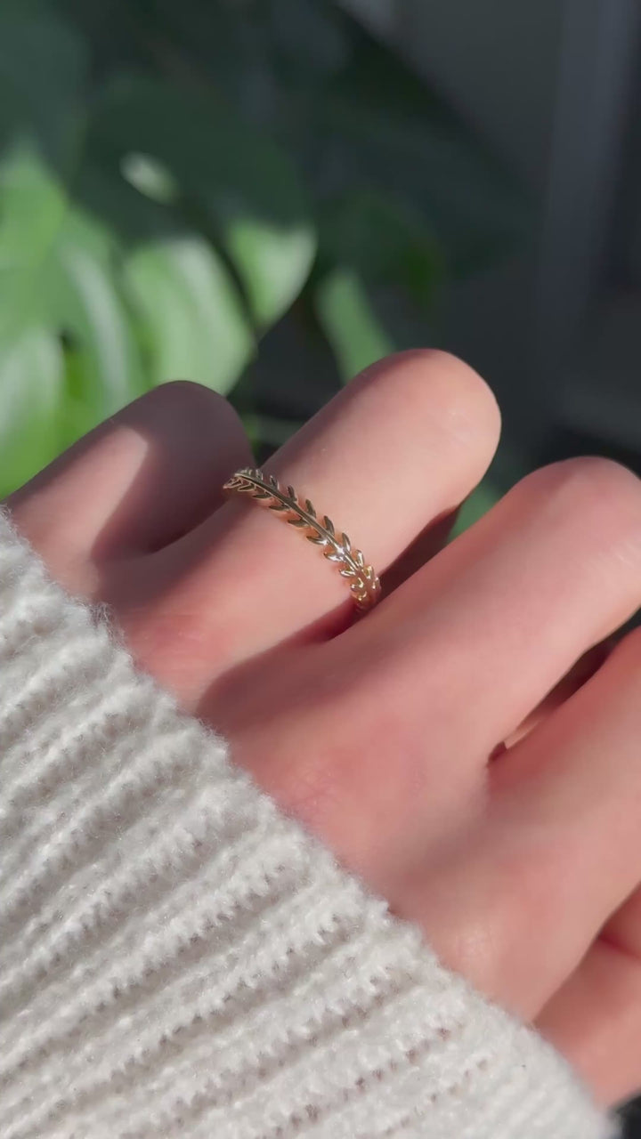 The Laurel — 3.5mm Solid Gold/Platinum Wedding Band