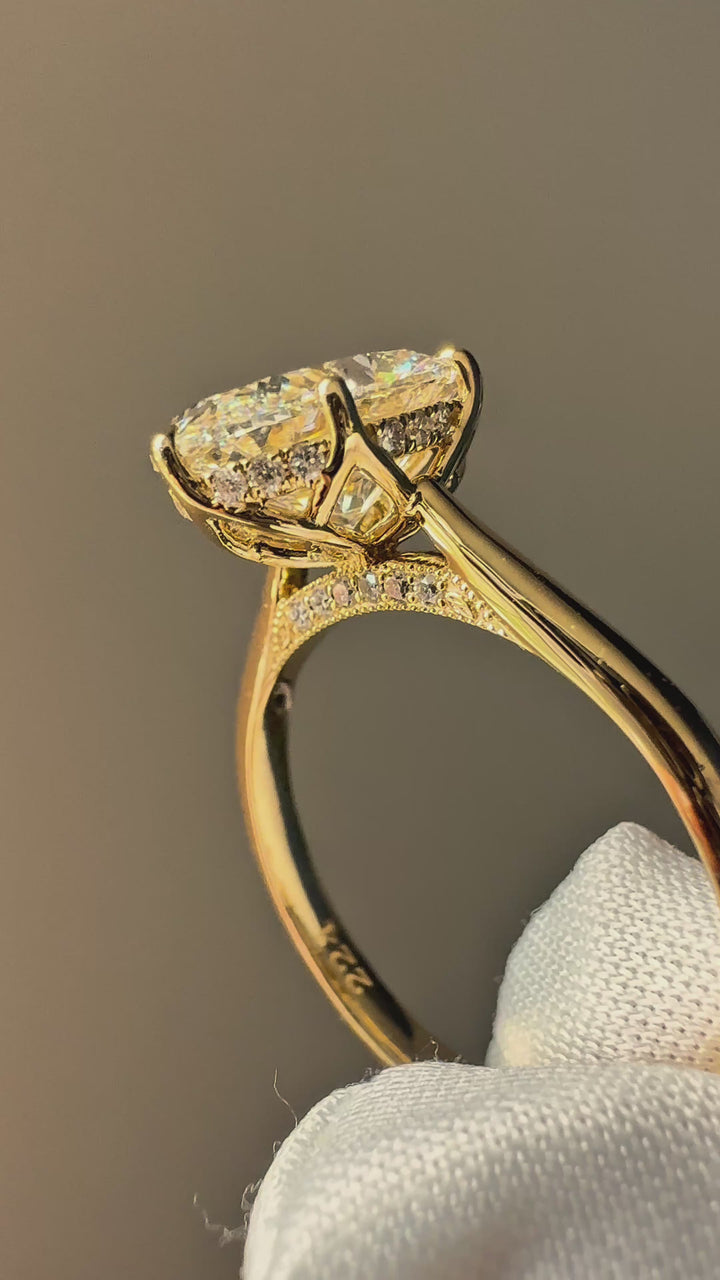 Lotus Lace Halo in 14K yellow gold — close-up detail [ld m=y shot=close]