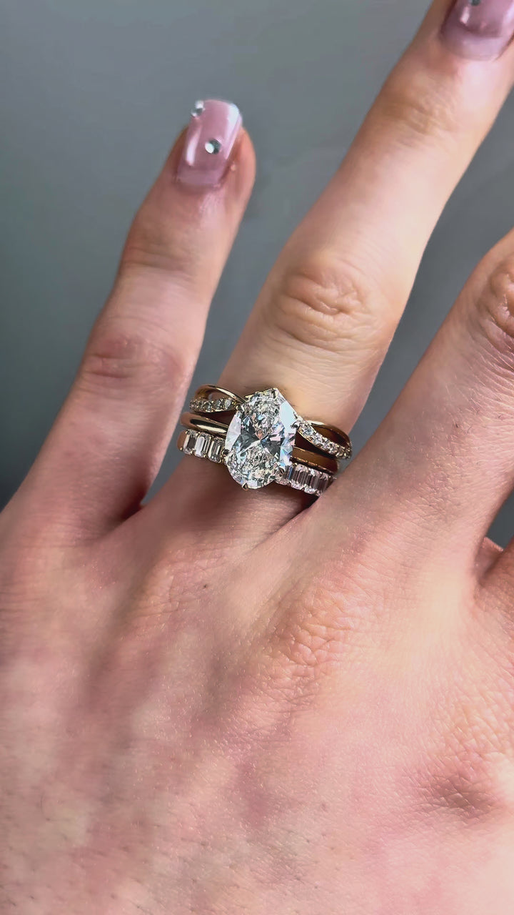 The Chevron Twist — 1.5mm Diamond Wedding Band (0.25ctw)