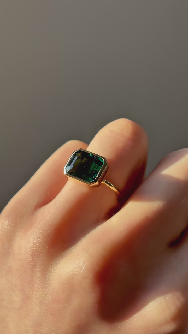 9x11mm, 4.60ct Lab-Grown Zambian Emerald East-to-West Bezel Set Ring in 14K Yellow Gold