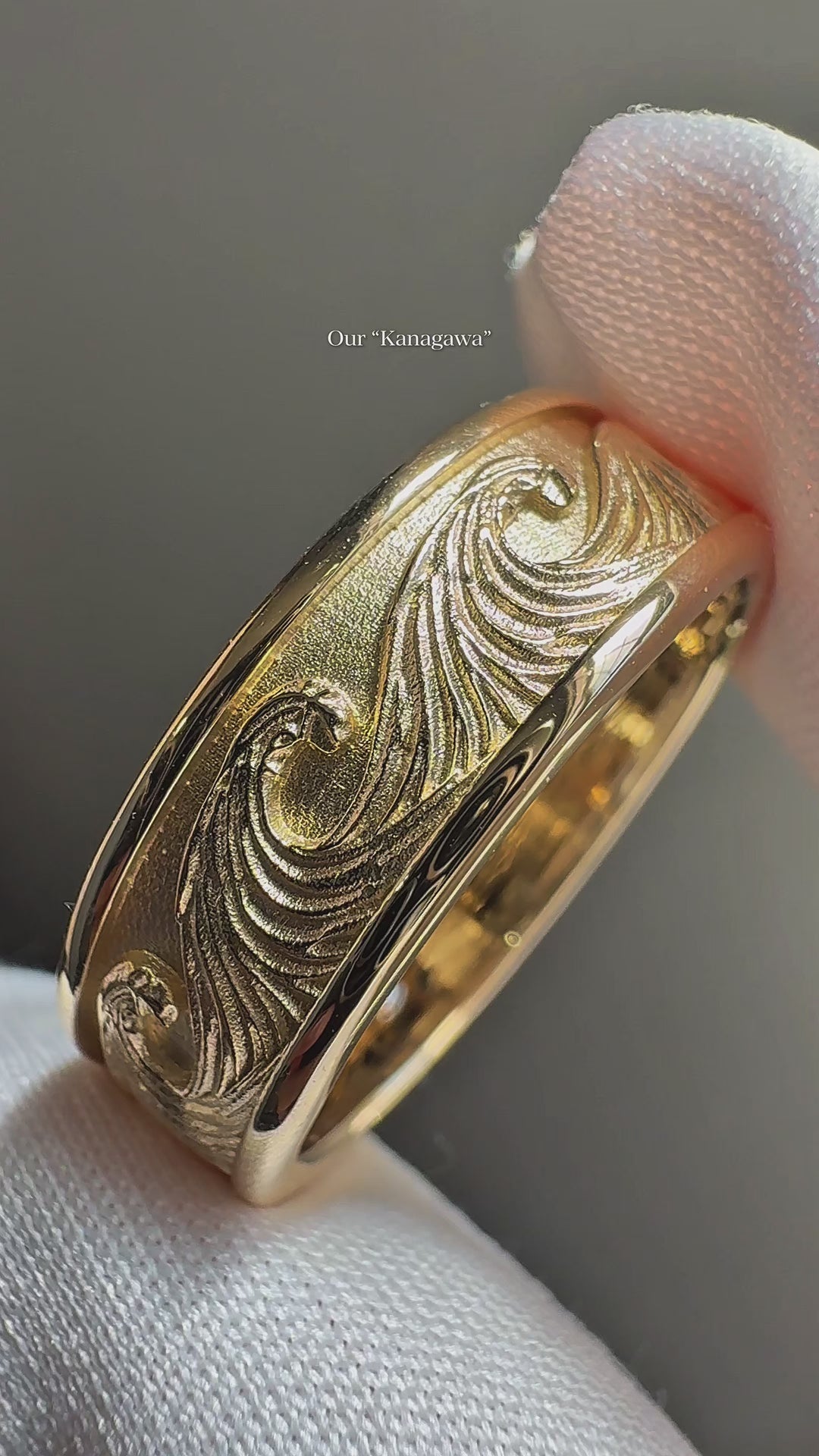 The Kanagawa — 7mm Ocean Wave Solid Gold Wedding Band