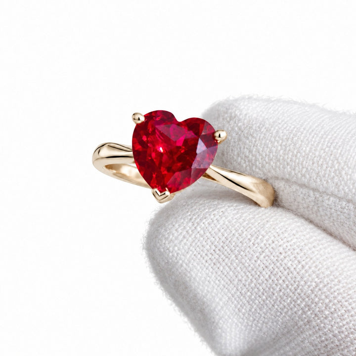 The Heart — Red Heart Ruby Ring in 14K yellow gold, detail
