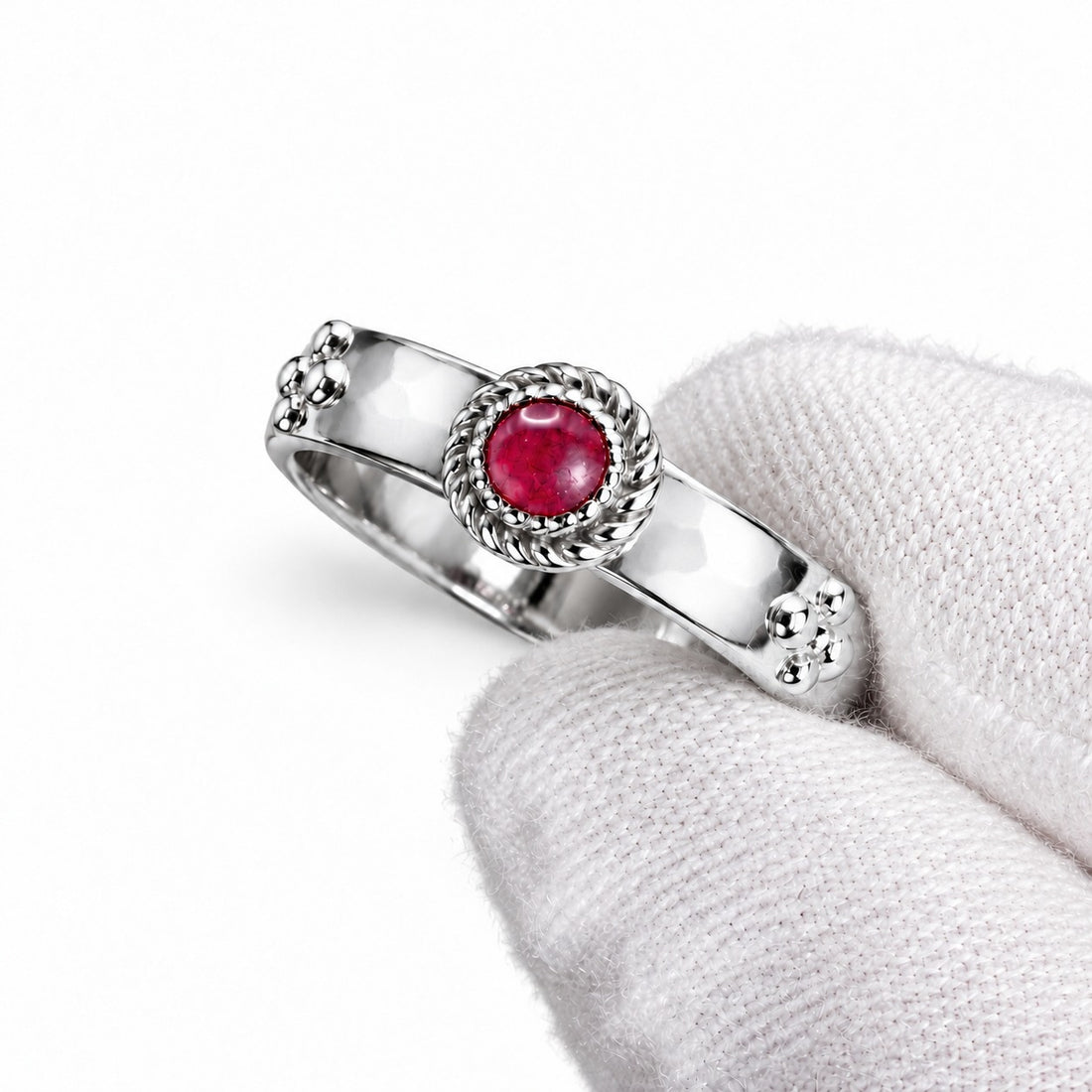 Calcifer’s Bond — Ruby/Sapphire Band, 3.5mm in platinum, ruby, detail view