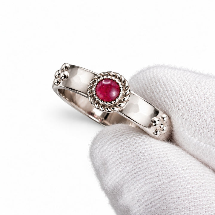 Calcifer’s Bond — Ruby/Sapphire Band, 3.5mm in 14K white gold, ruby, detail view