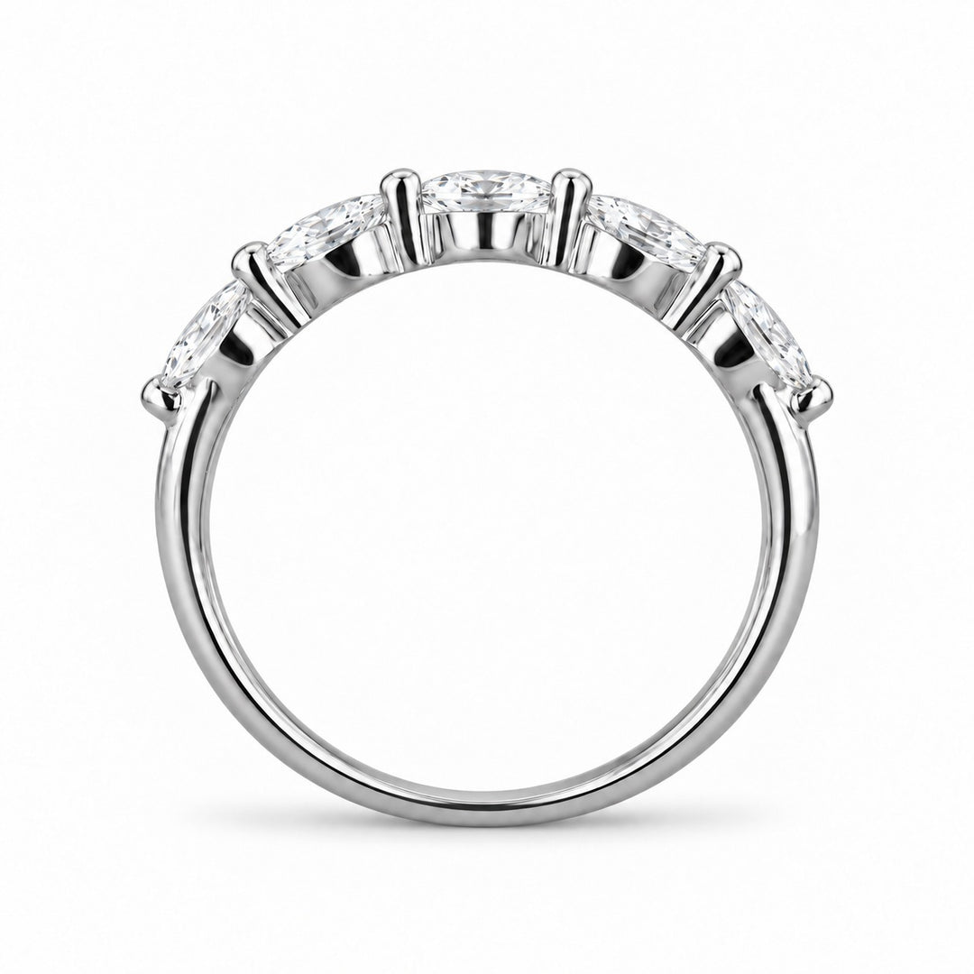 The Maeve Set oval lab sapphire ring and band in platinum, band profile view