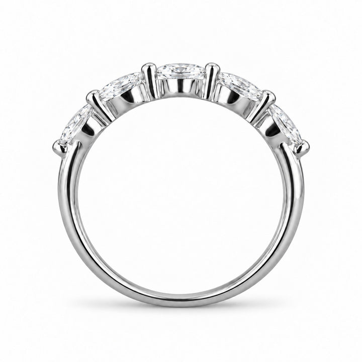 The Maeve Set oval lab sapphire ring and band in platinum, band profile view